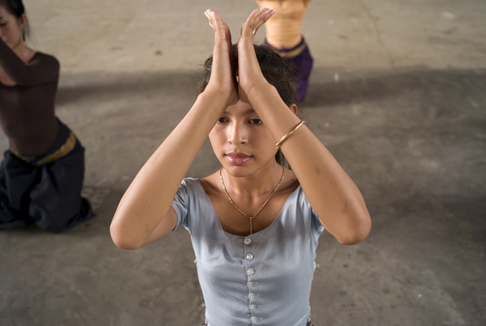 Traumberuf Apsara-Tänzerin: Für Sang Phorsda ist er Wirklichkeit. Sie ist eine der wenigen auserwählten Schülerinnen der "Königlichen Universität" in Phnom Penh