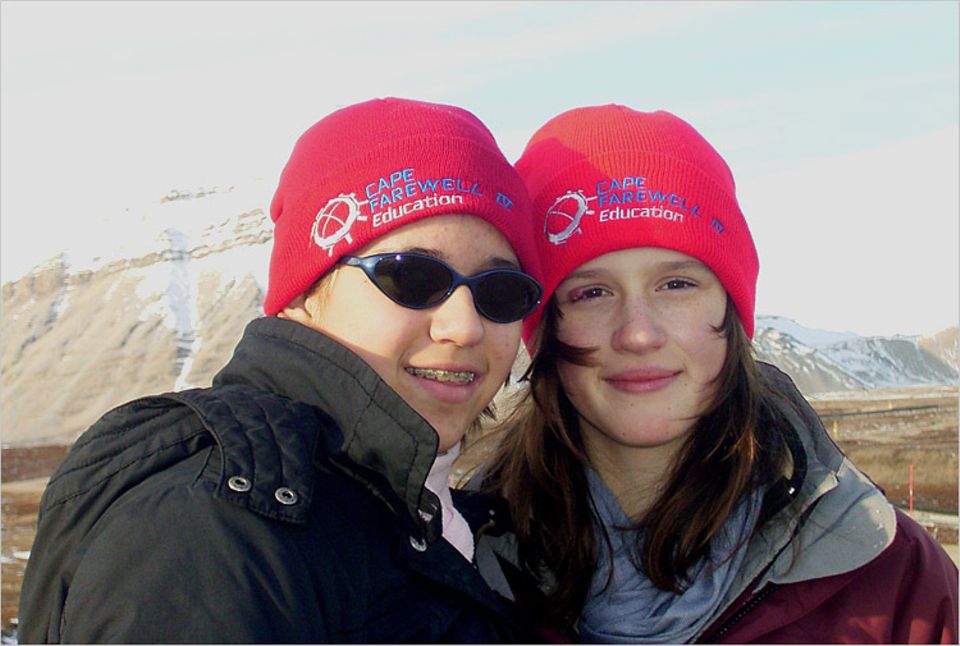 Franziska und Katharina im arktischen Eis