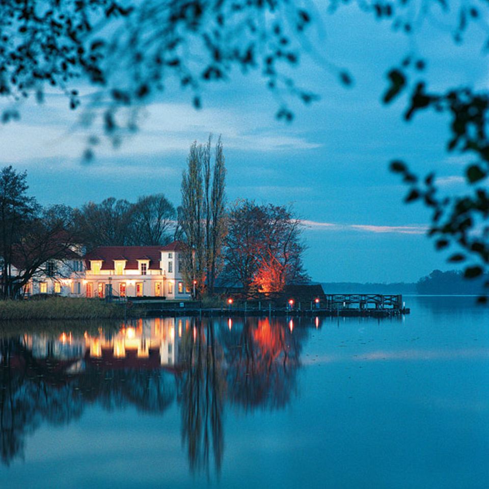 Stimmungsvolles Abendessen im "Seeschlösschen Wustrau" am Ruppiner See Stimmungsvolles Abendessen im "Seeschlösschen Wustrau" am Ruppiner See