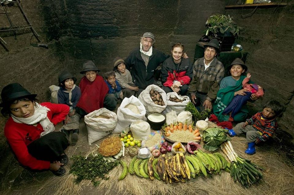 Peter Menzel bei einer Familie in Ecuador Peter Menzel bei einer Familie in Ecuador