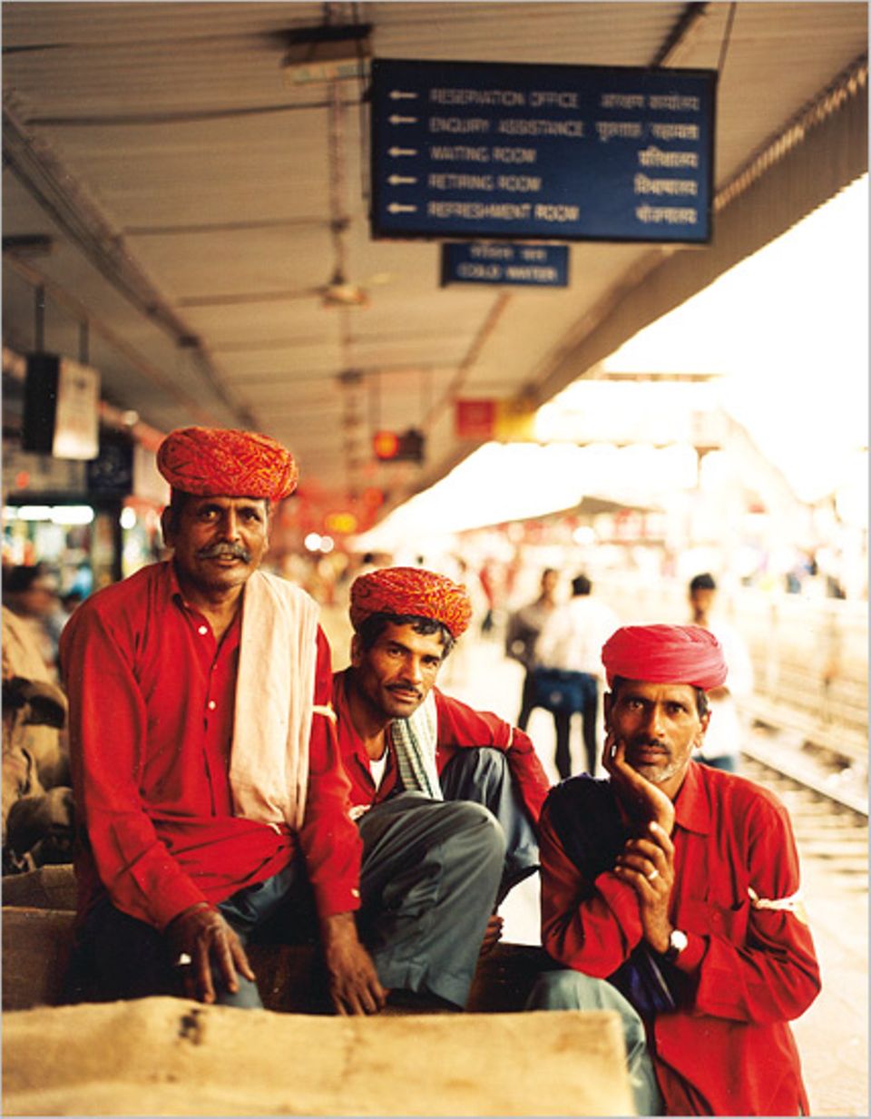 Gepäckträger am Bahnhof von Jaipur