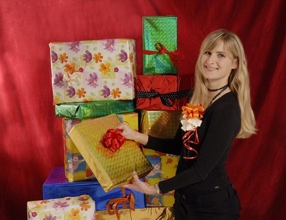 Bei Textredakteurin Verena Linde darf an ihren Geschenken eine schöne und selbstgemachte Geschenkschleife auf keinen Fall fehlen Bei Textredakteurin Verena Linde darf an ihren Geschenken eine schöne und selbstgemachte Geschenkschleife auf keinen Fall fehlen