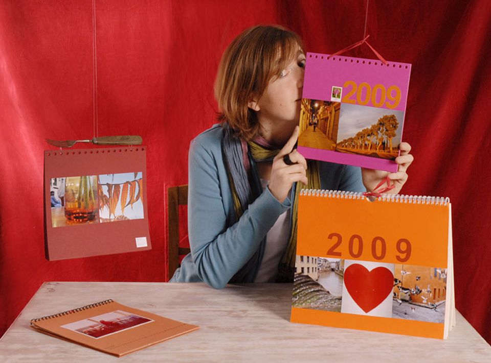 Bildredakteurin Eva Pradel verschenkt jedes Jahr tolle und abwechslungsreiche, selbstgemachte Kalender - mit selbstgemachten Fotos, versteht sich Bildredakteurin Eva Pradel verschenkt jedes Jahr tolle und abwechslungsreiche, selbstgemachte Kalender - mit selbstgemachten Fotos, versteht sich