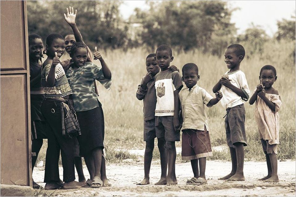 Merve Cantürk aus Essen fotografierte diese Kinder in der Stadt Morogoro in Tansania, wo sie in einem Workcamp eine Schule aufzubauen half. Mit dem Bild hat sie den Online-Wettbewerb auf GEO.de im August gewonnen.