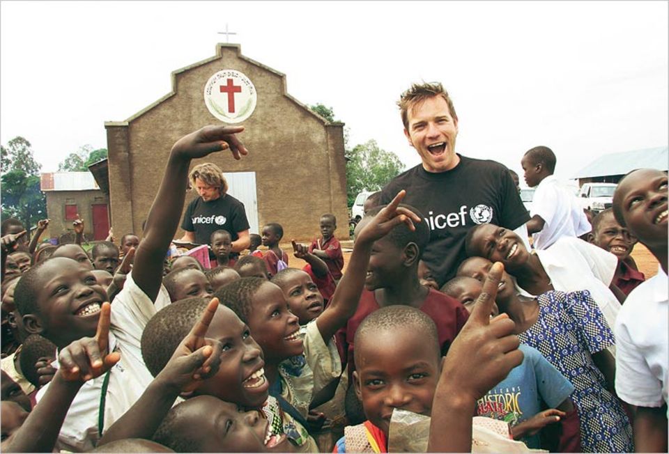 Für Unicef in Afrika: Hollywood-Stars Ewan McGregor (re.) und Charley Boorman Für Unicef in Afrika: Hollywood-Stars Ewan McGregor (re.) und Charley Boorman