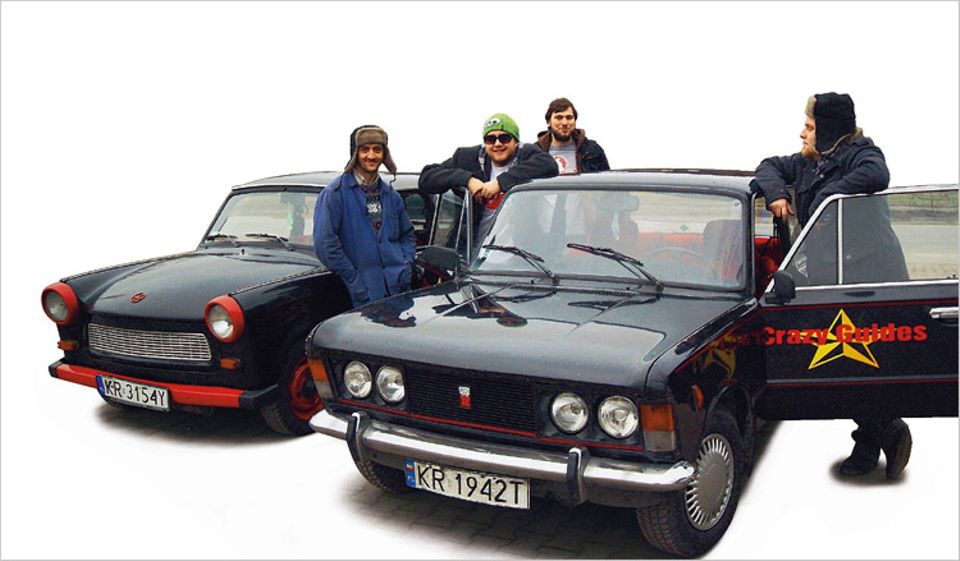 Sie zögern, zu diesen Herren ins Auto zu steigen? Keine Sorge, die Crazy Guides sorgen für Spaß Sie zögern, zu diesen Herren ins Auto zu steigen? Keine Sorge, die Crazy Guides sorgen für Spaß