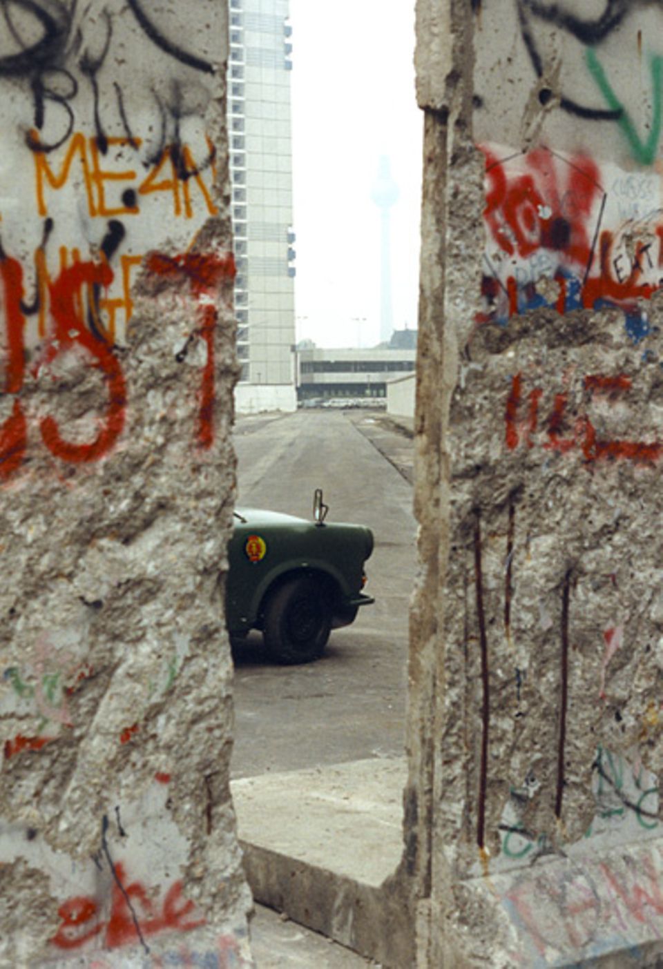 Blick in den Westen - Der Fall der Mauer ist nur noch eine Frage der Zeit Blick in den Westen - Der Fall der Mauer ist nur noch eine Frage der Zeit