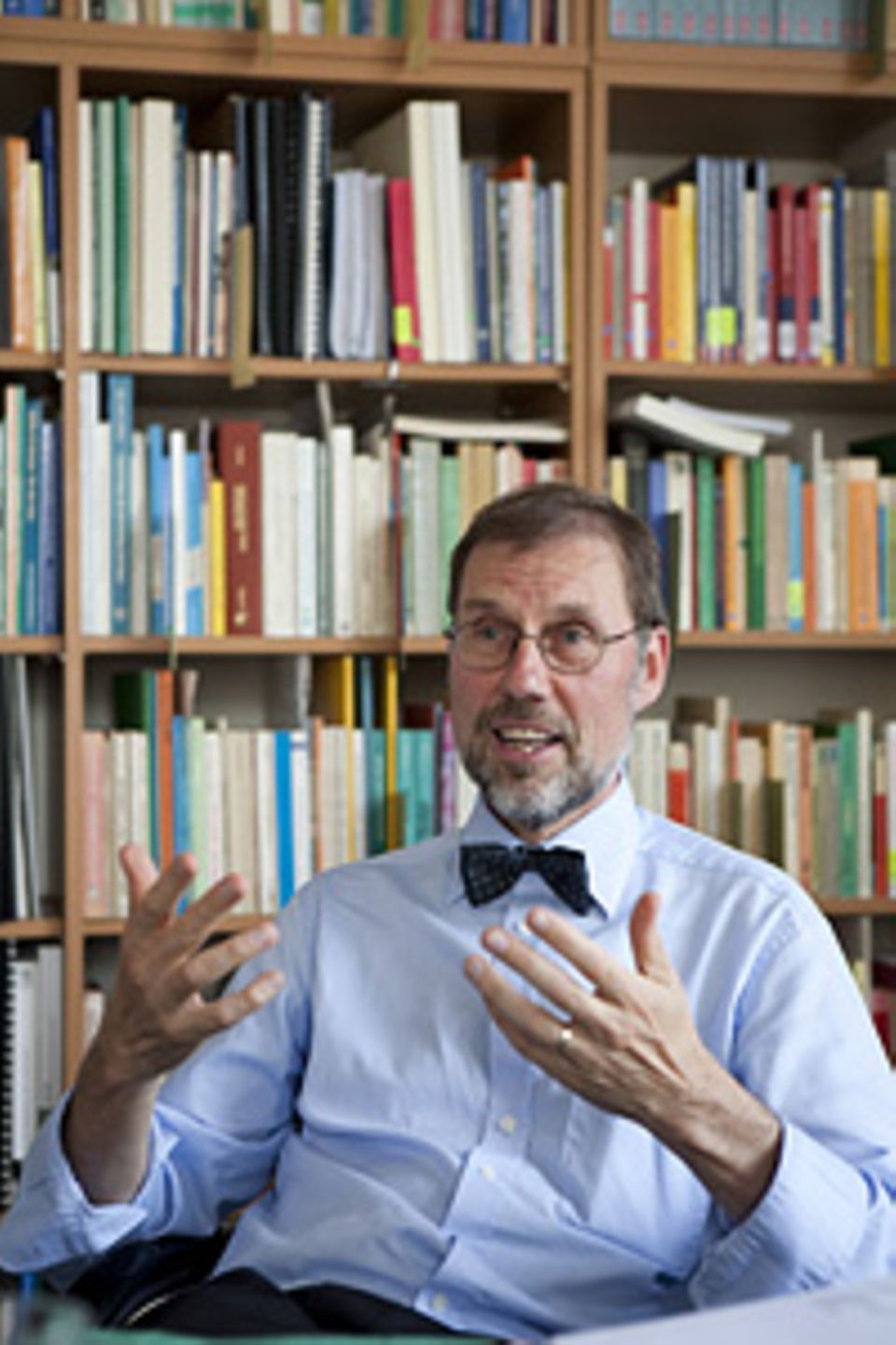 Die ideale Schule: Hans Brügelmann, 62, ist Professor für Erziehungswissenschaften an der Universität Siegen. Er ist Mitinitiator der Gruppe "Blick über den Zaun", eines Verbundes reformpädagogisch engagierter Schulen