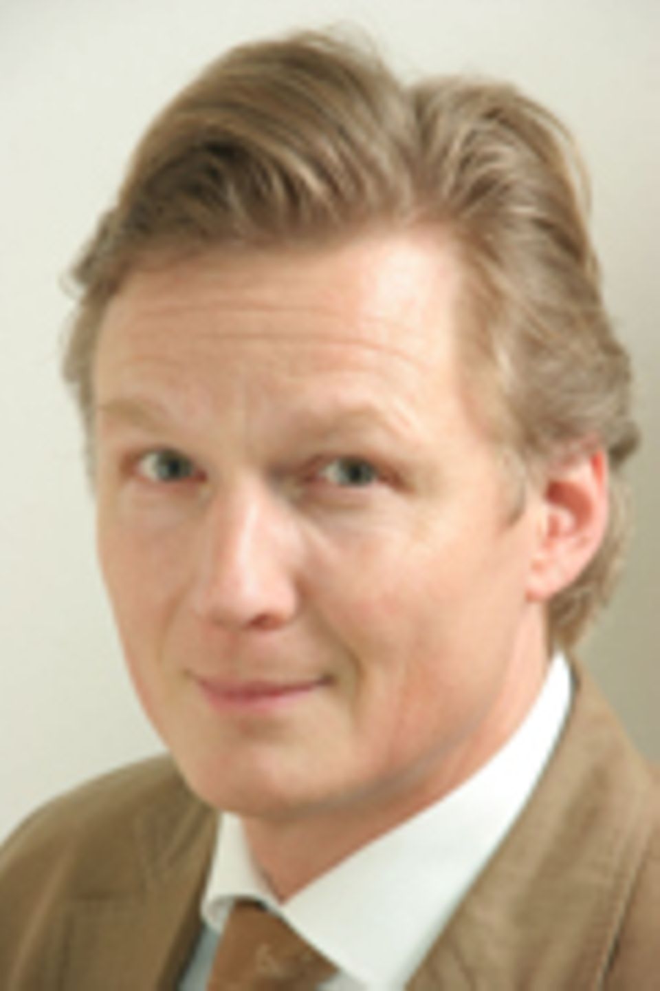 Interview: Stephan Rotthaus ist Bankkaufmann und Wirtschaftsjournalist Interview: Stephan Rotthaus ist Bankkaufmann und Wirtschaftsjournalist