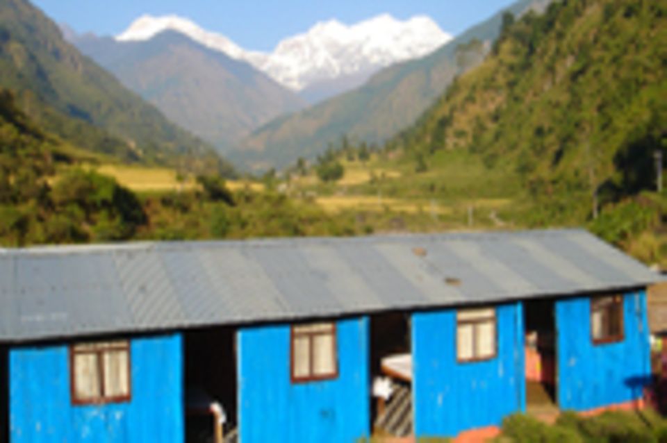 Eine Baumschule für das Bergdorf Tal, Manang, Nepal
