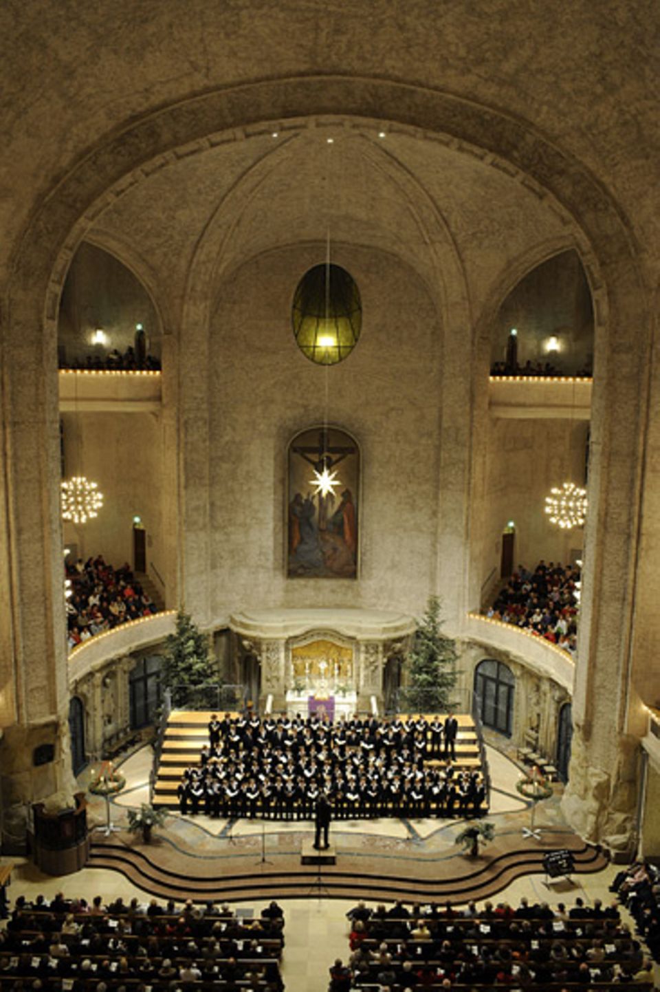 Auftritt des Kreuzchors in der Dresdner Kreuzkirche Auftritt des Kreuzchors in der Dresdner Kreuzkirche