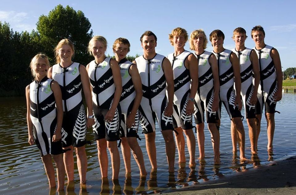 Georgia (ganz links) ist mit Abstand das jüngste Mitglied der Junioren-Nationalmannschaft Neuseelands
