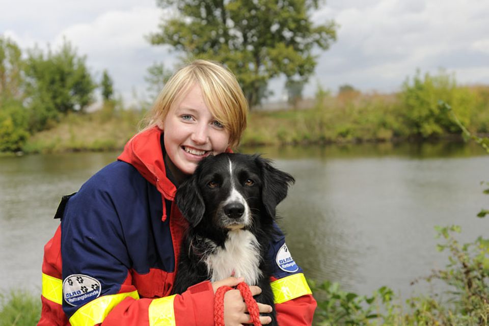 Rettungshunde: Franziska Gütte mit ihrer Hündin Wilma