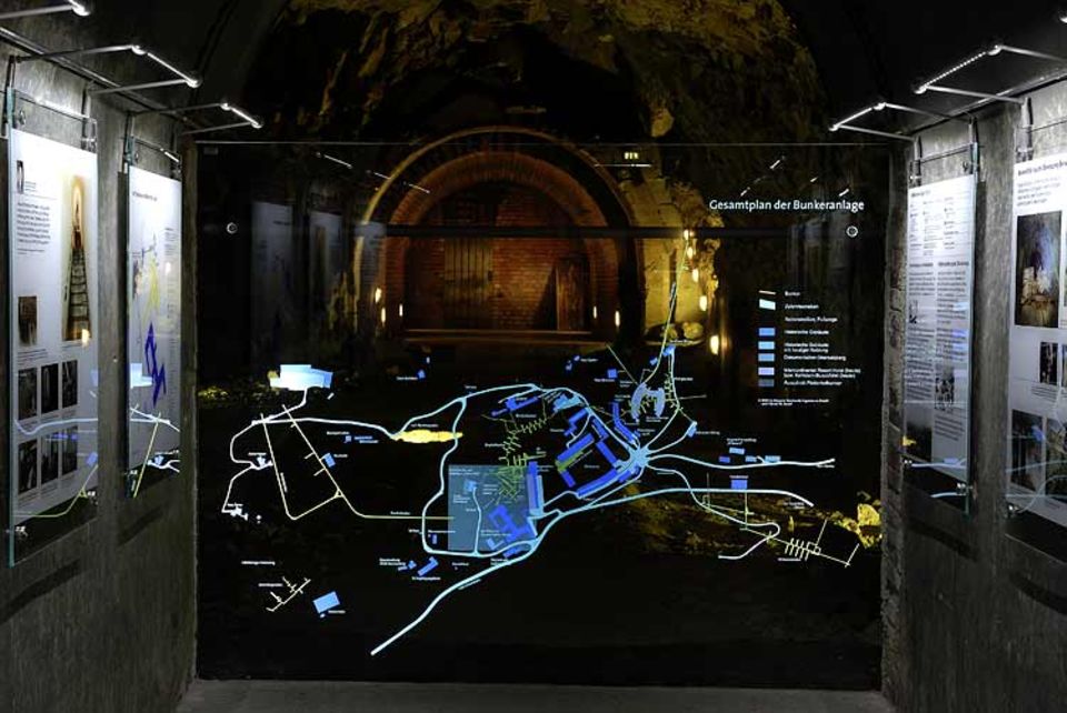 Die Dokumentation Obersalzberg ist die weltweit einzige Dauerausstellung, die sich mit allen wesentlichen Themen der NS-Zeit beschäftigt Die Dokumentation Obersalzberg ist die weltweit einzige Dauerausstellung, die sich mit allen wesentlichen Themen der NS-Zeit beschäftigt