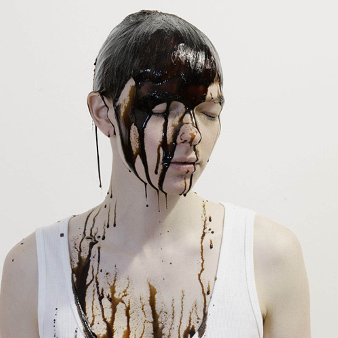 Was steckt hinter der Redewendung "Durch den Kakao ziehen"? Was steckt hinter der Redewendung "Durch den Kakao ziehen"?