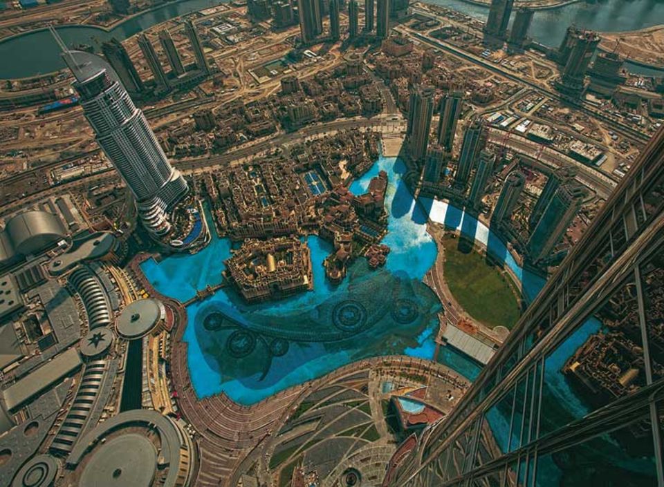 Freihändig hat GEO-Leser Wesco Taubert seine Kamera aus 600 Meter Höhe durch eine Brüstung des Burj Khalifa gehalten und auf das Zentrum von Dubai gerichtet: »Adrenalin pur« – und der Sieg im GEO.de-Wettbewerb im Juli