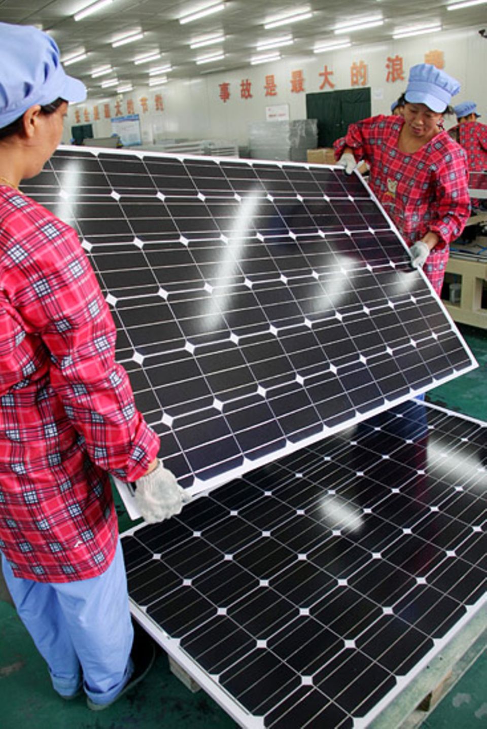 China ist zum wichtigsten Markt für Solarenergie geworden und hat bei Investitionen in erneuerbare Energien die Führung übernommen