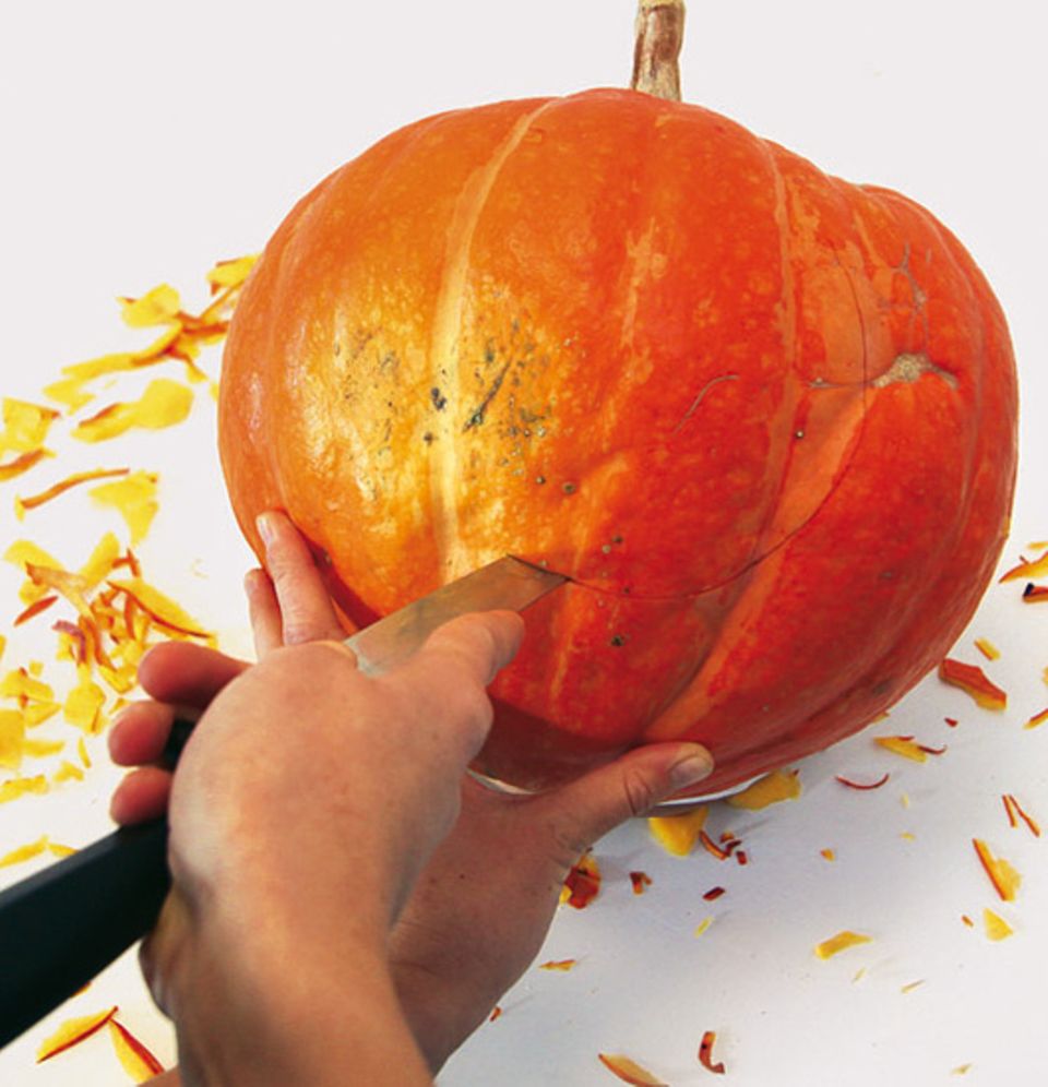 Bastelanleitung: Halloween-Kürbis zum Selbermachen Bastelanleitung: Halloween-Kürbis zum Selbermachen