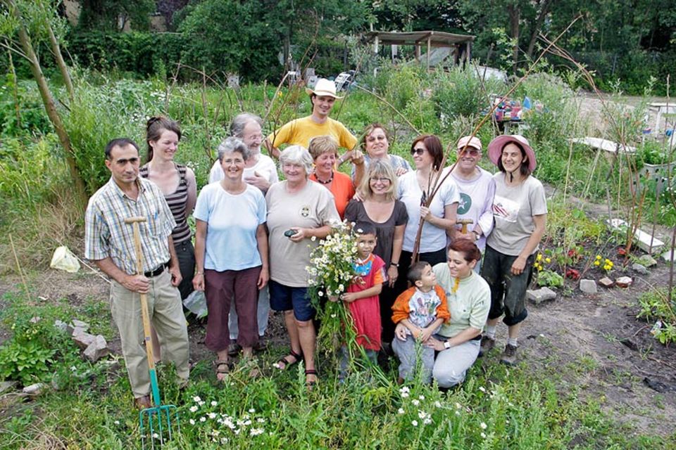 Urban gardening: Städtisches Gärtnern mit Gemeinsinn liegt im Trend. Der Interkulturelle Garten in Wilhelmsburg ist darüber hinaus ein Integrationsangebot Urban gardening: Städtisches Gärtnern mit Gemeinsinn liegt im Trend. Der Interkulturelle Garten in Wilhelmsburg ist darüber hinaus ein Integrationsangebot
