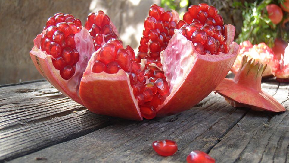 Granatäpfel sind wahre Gesundmacher, voller Vitalstoffe und lebensnotwendiger Vitamine, Mineralstoffe und Spurenelemente