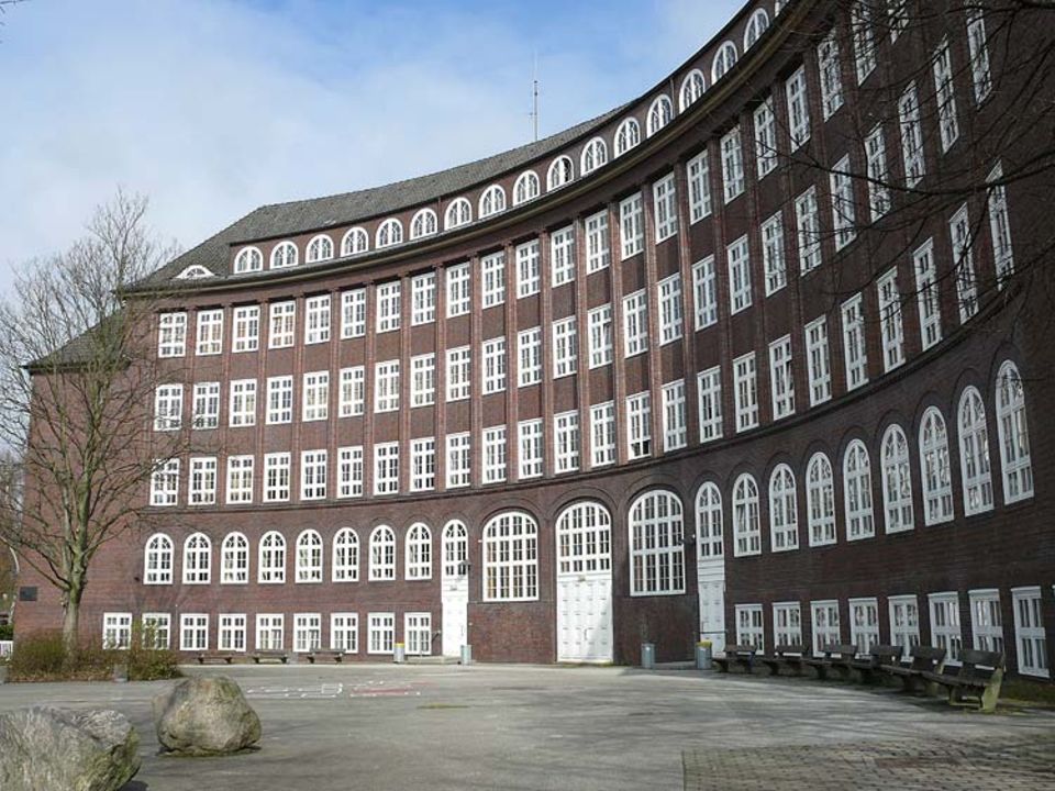 Die Stadtteilschule Barmbeck spart besonders viel Energie Die Stadtteilschule Barmbeck spart besonders viel Energie