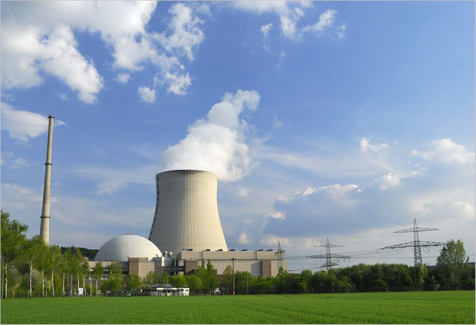 Energiedebatte: Eines der deutschen "Restrisiken": das Kernkraftwerk Isar II in Niederbayern Energiedebatte: Eines der deutschen "Restrisiken": das Kernkraftwerk Isar II in Niederbayern