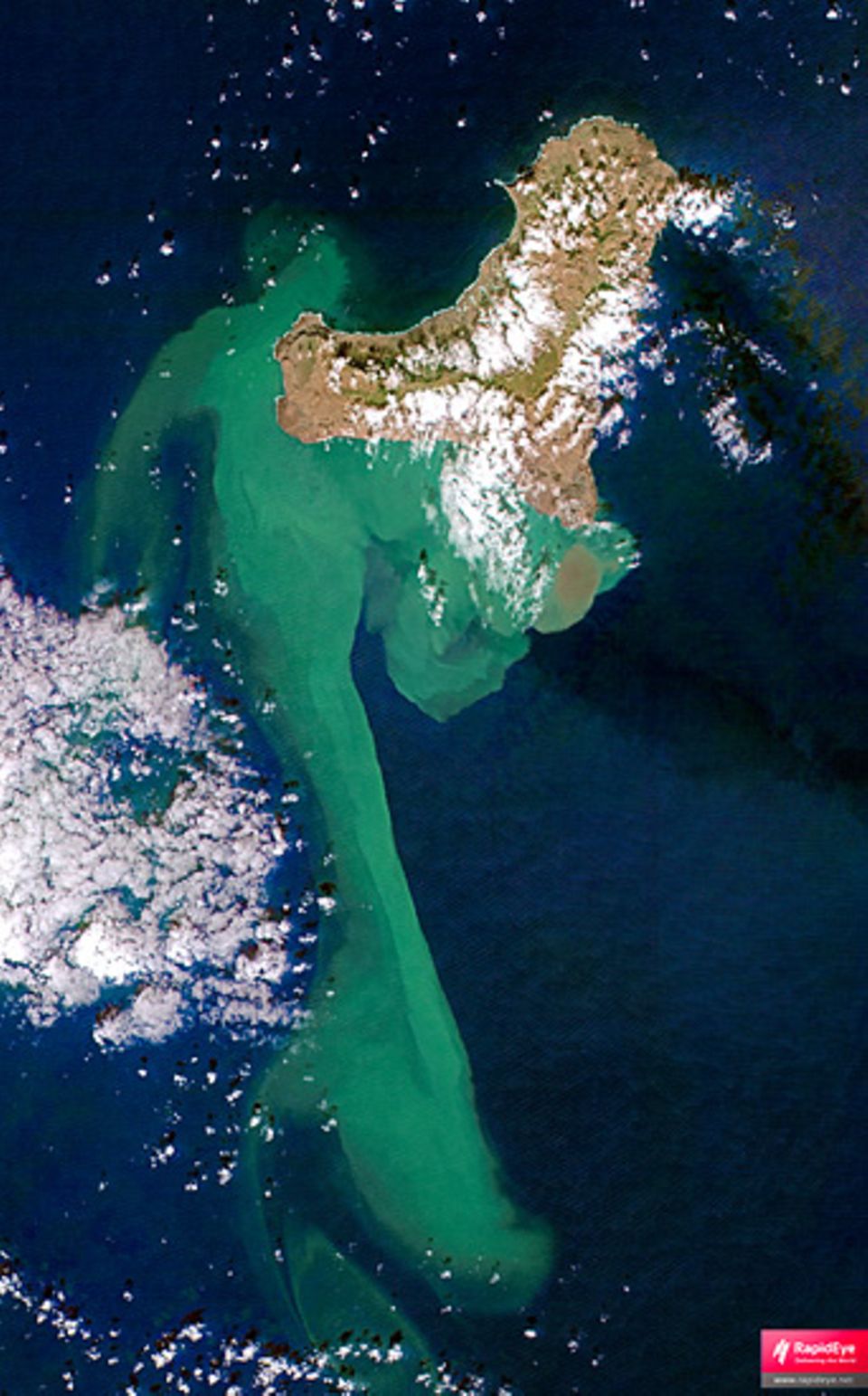 Vulkanismus: Die Satellitenaufnahme zeigt die Ausbreitung des von den Vulkanaktivitäten verfärbten Wassers südwestlich der Kanareninsel El Hierro Vulkanismus: Die Satellitenaufnahme zeigt die Ausbreitung des von den Vulkanaktivitäten verfärbten Wassers südwestlich der Kanareninsel El Hierro