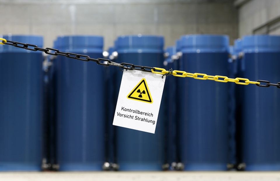 Atommüll: 102 Castor-Behälter stehen in einer Halle im Zwischenlager von Gorleben. Elf kommen nun dazu