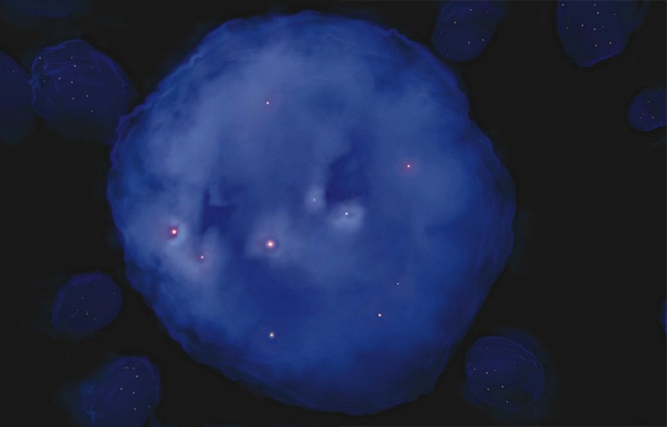 Wasserstoffwolken verdichten sich 100 Millionen Jahre nach dem Urknall in gigantischen Halos – Ansammlungen Dunkler Materie (hier als große blaue Kugeln dargestellt). Dort wo das Gas besonders hoch konzentriert ist, erhitzt es sich und strahlt infrarotes Licht aus. Das für den Menschen unsichtbare Leuchten dieser "Protosterne" (hier als rote Schemen dargestellt) ist der Auftakt zur Bildung von Gestirnen - und einer ganzen Galaxie
