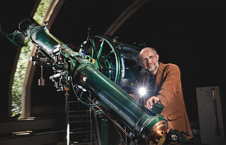 Prof. Dr. Harald Lesch von der Universitäts-Sternwarte München ist einer der bekanntesten deutschen Astrophysiker. Zudem arbeitet der 51-Jährige als Dozent für Philosophie Prof. Dr. Harald Lesch von der Universitäts-Sternwarte München ist einer der bekanntesten deutschen Astrophysiker. Zudem arbeitet der 51-Jährige als Dozent für Philosophie