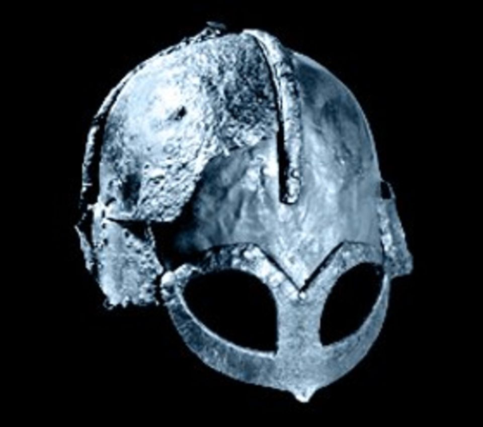 Im 9. und 10. Jahrhundert ziehen mächtige Wikingerheere durch das Frankenreich, erobern Gebiete in England. Dieser Helm, der einzige erhaltene Kopfschutz jener Zeit, wurde im Grab eines norwegischen Häuptlings gefunden
