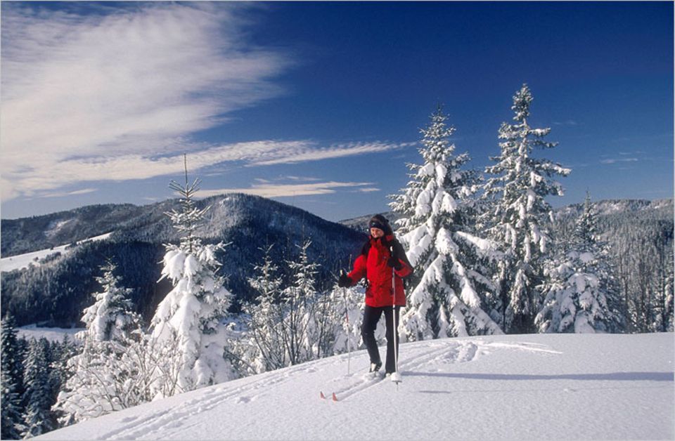Auch mit Brettern unter den Füßen kann es im Skiurlaub ganz entspannt zugehen - und vor allem umweltfreundlich Auch mit Brettern unter den Füßen kann es im Skiurlaub ganz entspannt zugehen - und vor allem umweltfreundlich