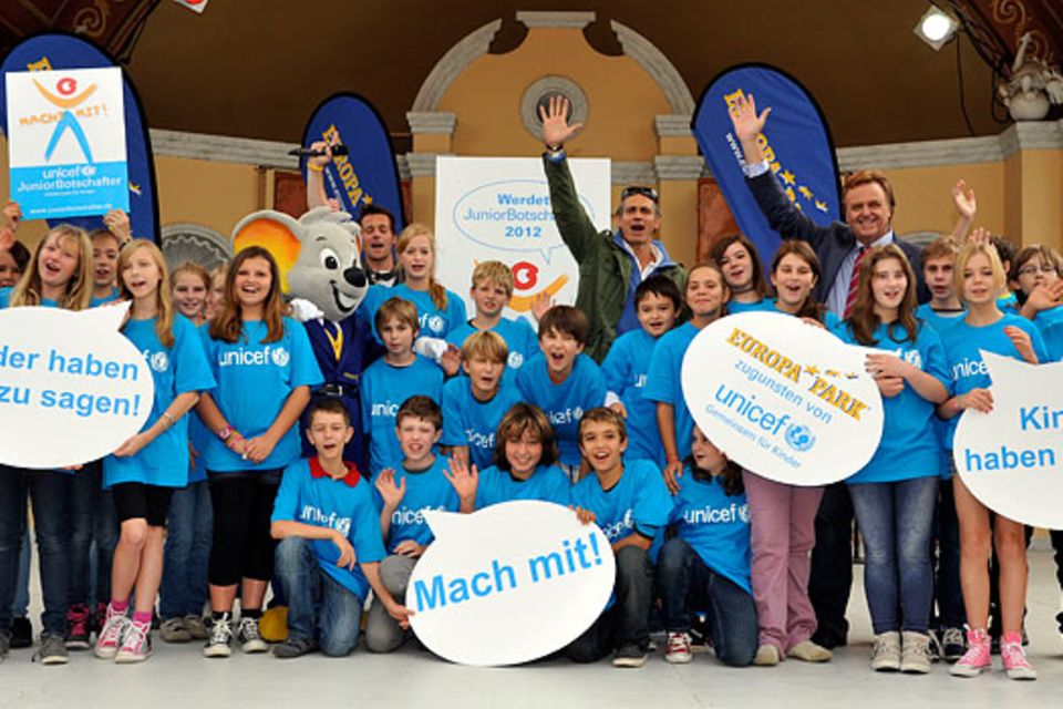 Ehrenamt: "Kinder haben Rechte!" schreit es von den Plakaten. Wenn du dich auch dafür engagieren möchtest, bewirb dich als "JuBo" Ehrenamt: "Kinder haben Rechte!" schreit es von den Plakaten. Wenn du dich auch dafür engagieren möchtest, bewirb dich als "JuBo"