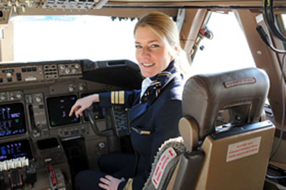 Beruf: Pilotin: Pilotin aus Leidenschaft: Lufthansa-Pilotin Riccarda Tammerle hat Spaß an ihrer Arbeit Beruf: Pilotin: Pilotin aus Leidenschaft: Lufthansa-Pilotin Riccarda Tammerle hat Spaß an ihrer Arbeit
