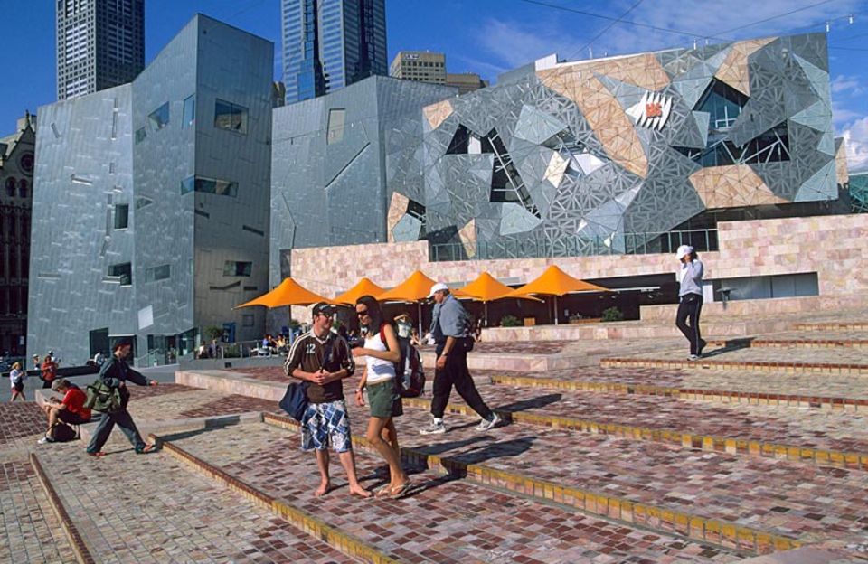Ein guter Start für die Melbourne-Erkundung: der Federation Square am Yarra