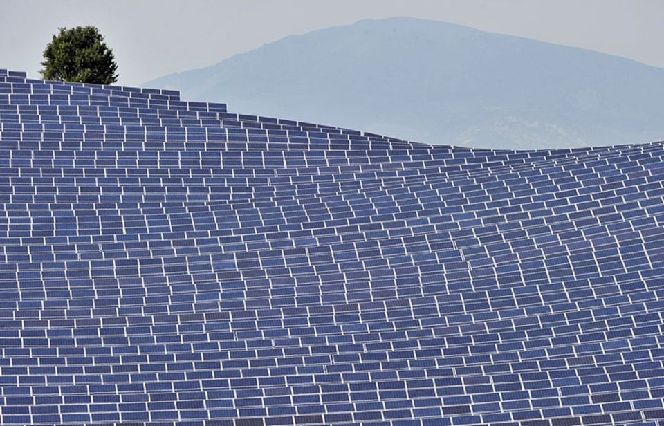 Wirtschaft: Erneuerbare Energien erzeugen CO2-freundlich Strom - fressen aber kostbare Flächen