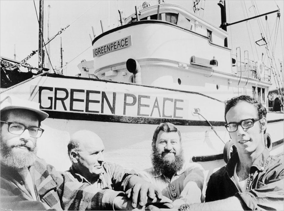 Umweltschutz: Seit 1971 an vorderster Front dabei: Greenpeace-Aktivisten, hier bei der Vorbereitung zu einer Protestfahrt gegen unterirdische Atomversuche auf der Alëuten-Insel Amchitka (Alaska)