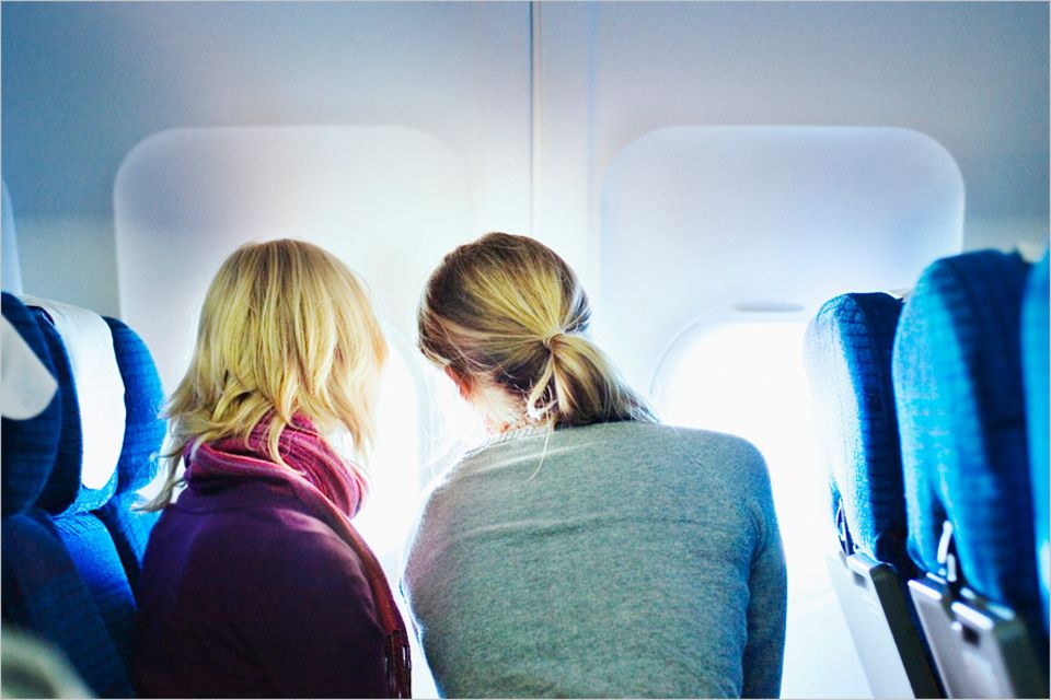 Reisephänomene: Obwohl die Sitzordnung im Flugzeug keiner Regelung unterliegt, bleiben die meisten Airlines bei den Sitzreihen in Flugrichtung Reisephänomene: Obwohl die Sitzordnung im Flugzeug keiner Regelung unterliegt, bleiben die meisten Airlines bei den Sitzreihen in Flugrichtung