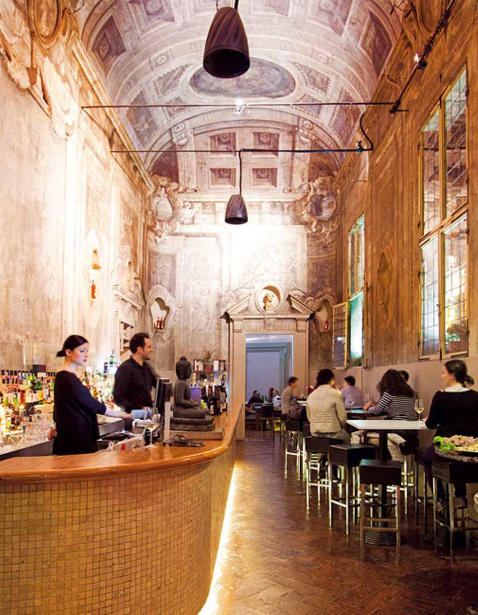 Cocktails trinken unter Deckenmalereien - die Bar "Le Stanze" zählt sofort zu den Lieblingstipps von Bologna Cocktails trinken unter Deckenmalereien - die Bar "Le Stanze" zählt sofort zu den Lieblingstipps von Bologna