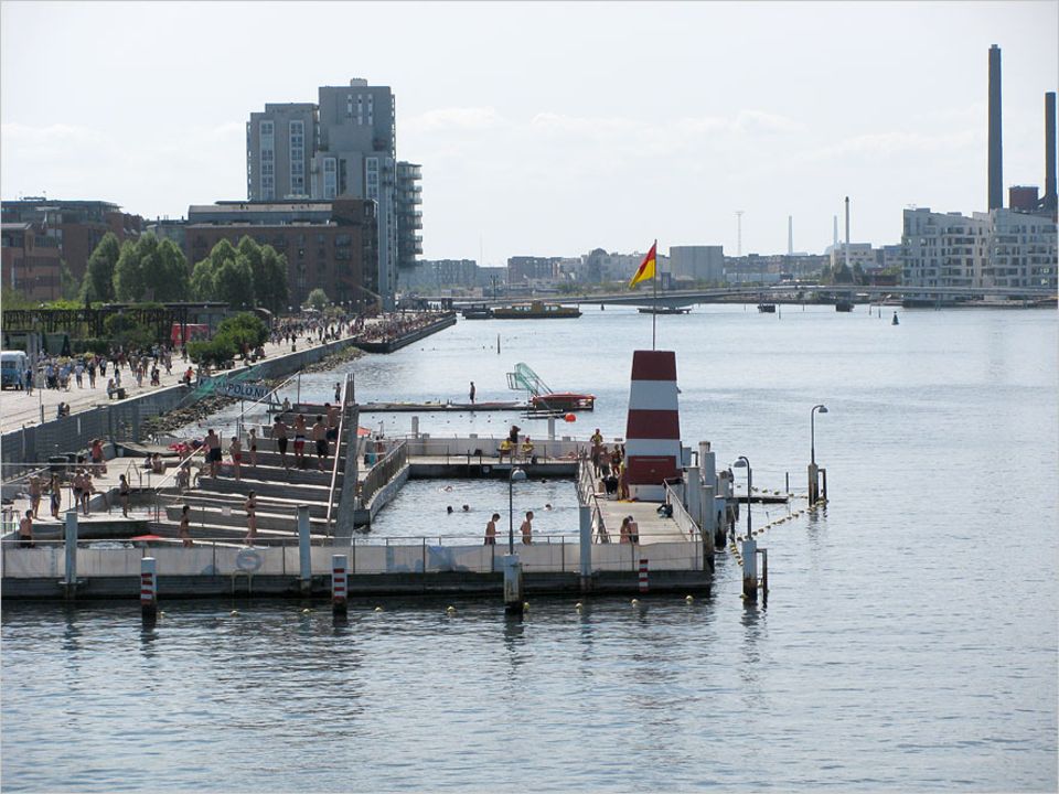 Schwimmen im Hafenwasser - kein Problem bei derart sauberem Wasser Schwimmen im Hafenwasser - kein Problem bei derart sauberem Wasser