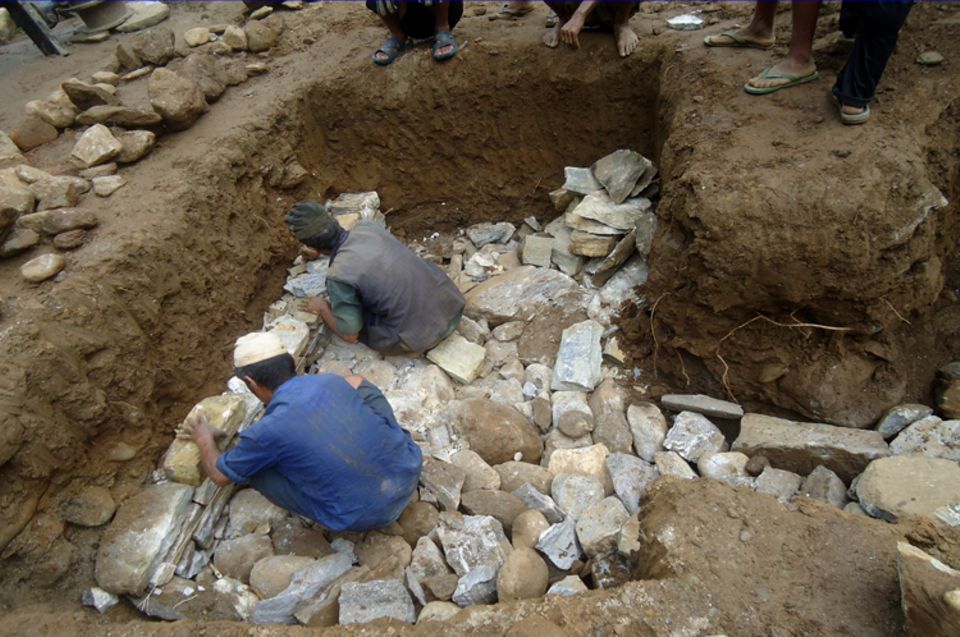 Arbeit im künftigen Entschlammungsbecken.