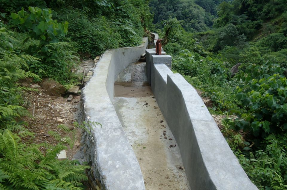 Der fertige Kanal für die 886 Meter lange Wasserleitung zur Turbine.