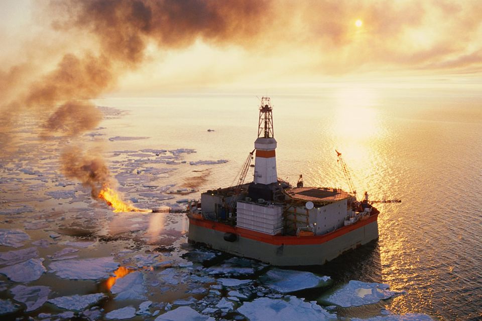 Umweltrisiko in einem sensiblen Ökosystem: Ölbohrplattform in der Beaufortsee vor der Küste Alaskas