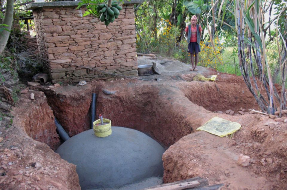 Die Biogasanlage ist fertig und muss nur noch mit Erde bedeckt werden.