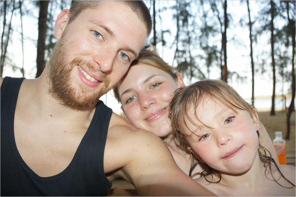 Interview: Fühlen sich wohl in Kambodscha: Die GEO-Special-Gewinner Robert, Julia und Madita Interview: Fühlen sich wohl in Kambodscha: Die GEO-Special-Gewinner Robert, Julia und Madita