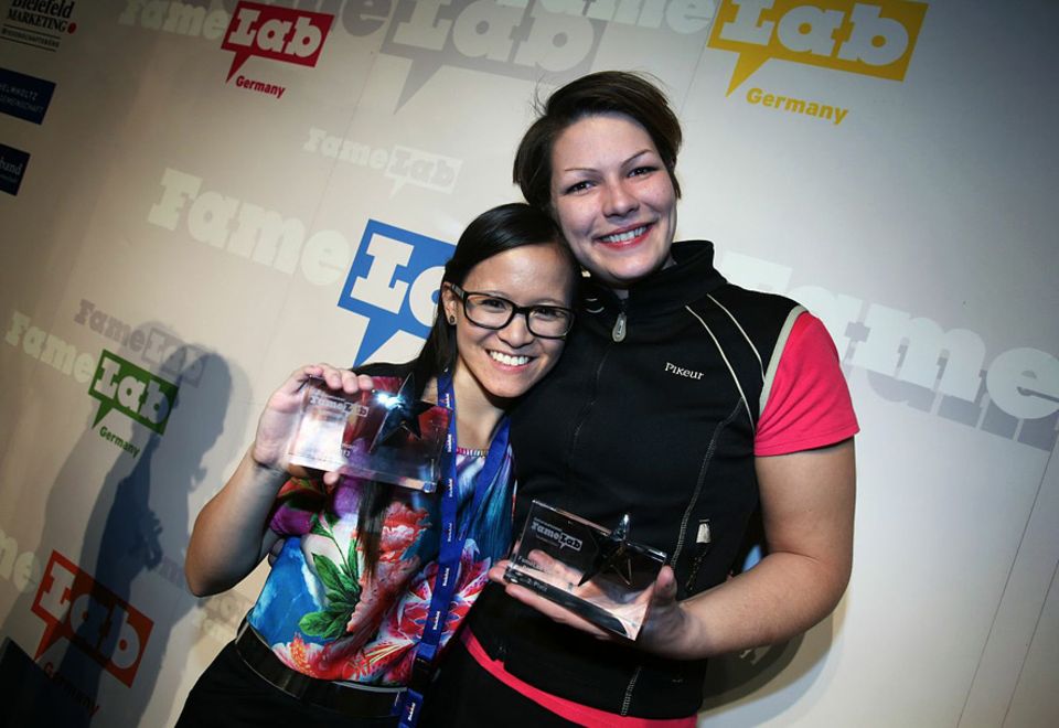 Famelab: Die Famelab-Gewinnerin: Mikrobiologin Tran Nguyen von der Universität Tübingen forscht zur Gefahr von Krankenhauskeimen Famelab: Die Famelab-Gewinnerin: Mikrobiologin Tran Nguyen von der Universität Tübingen forscht zur Gefahr von Krankenhauskeimen