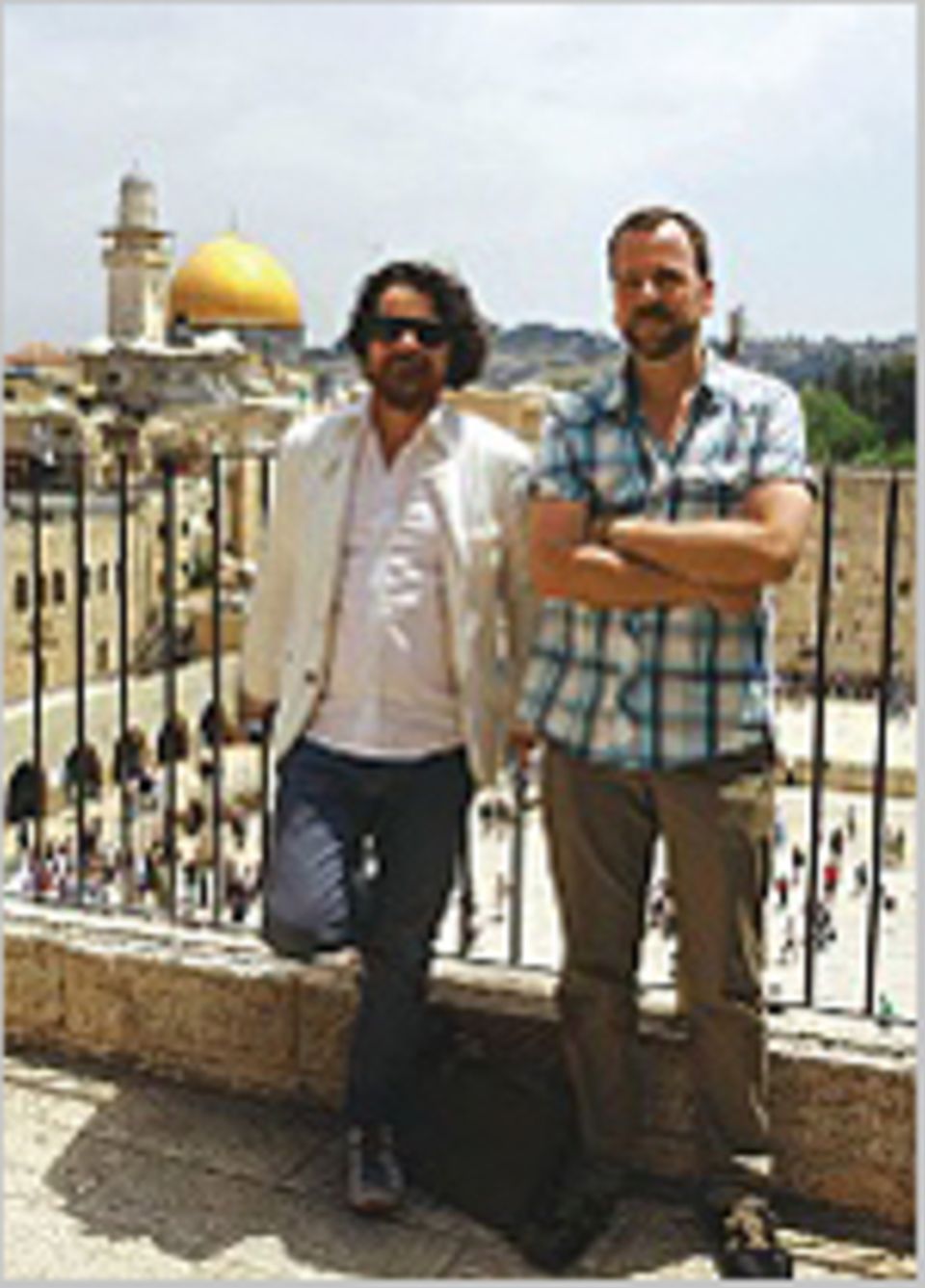 Jerusalem: Fotograf Peter Rigaud und Autor Johannes Strempel (r.) vorm Felsendom Jerusalem: Fotograf Peter Rigaud und Autor Johannes Strempel (r.) vorm Felsendom