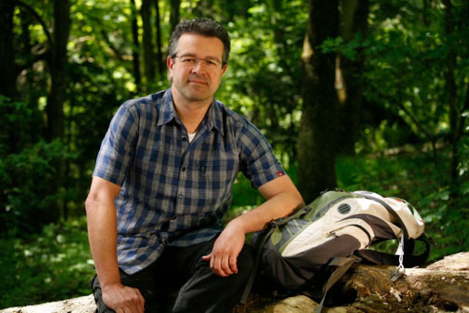 Interview: Keine Woche ohne Wanderschuhe - Manuel Andrack ist Deutschlands Profi-Wanderer und liebt es besonders, in der Eifel unterwegs zu sein