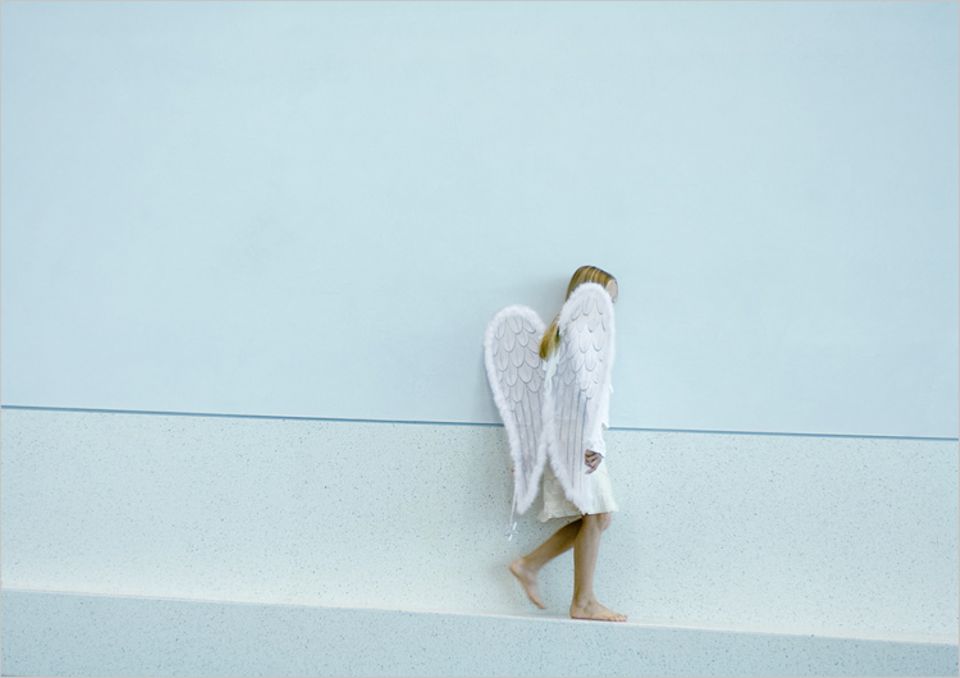 Redewendung: Von einem Engel, der durchs Zimmer geht, spricht man, wenn es ganz plötzlich mitten im Gespräch leise wird Redewendung: Von einem Engel, der durchs Zimmer geht, spricht man, wenn es ganz plötzlich mitten im Gespräch leise wird