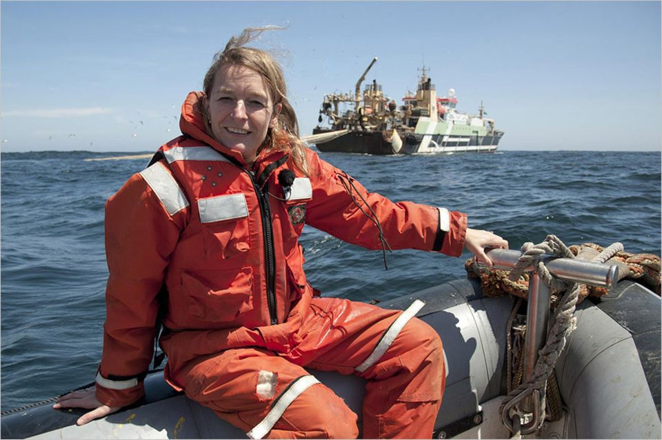 Interview: Greenpeace-Meeresbiologin Dr. Iris Menn bei der Arbeit auf hoher See Interview: Greenpeace-Meeresbiologin Dr. Iris Menn bei der Arbeit auf hoher See
